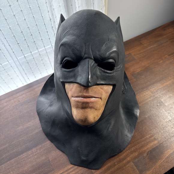 DC Comics Accessories - DC And WBEI Latex Overhead Cowl Batman Mask 2022 DC Comics Halloween Mask